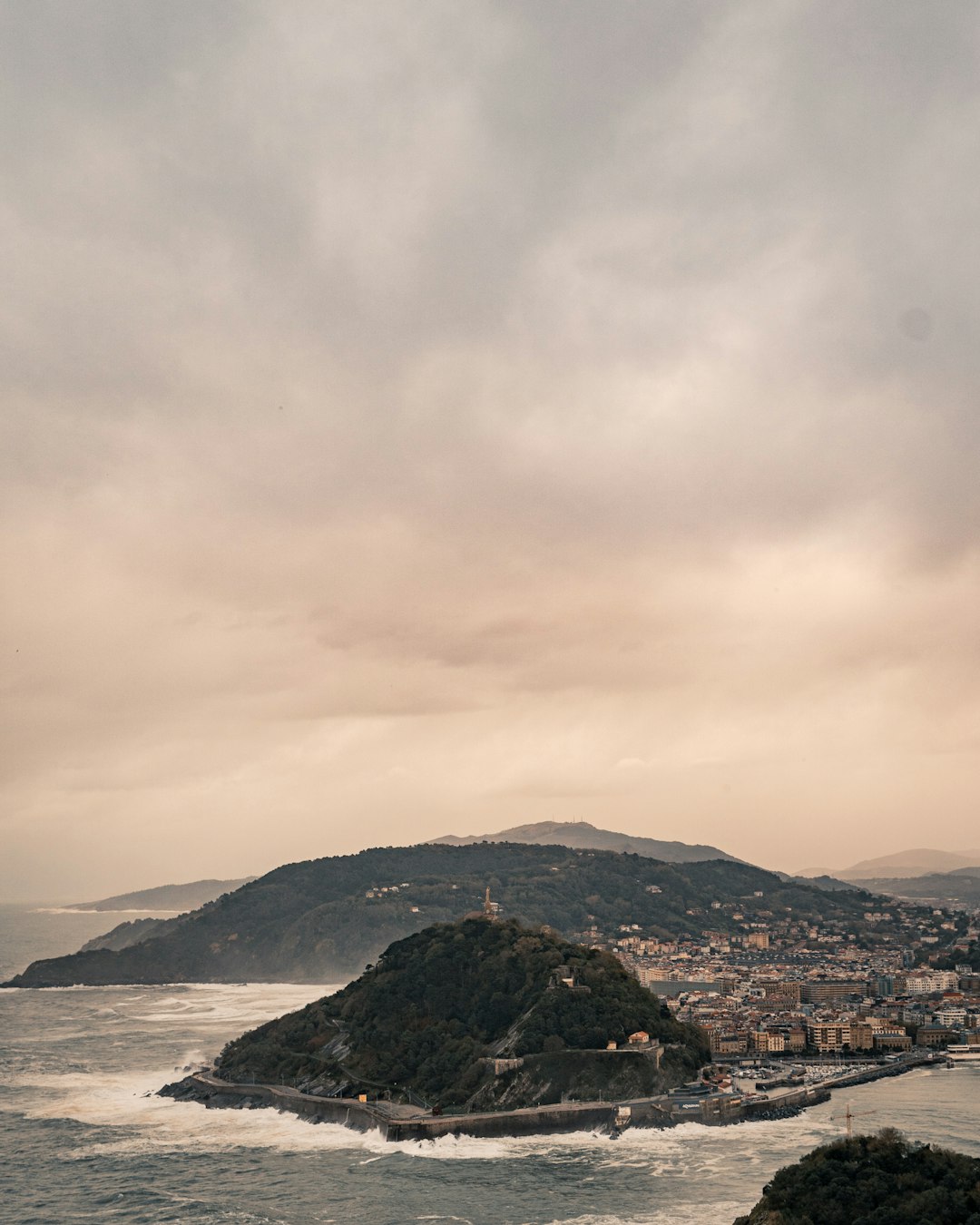 Día 9 — Lourdes → San Sebastián — Peter Mode (unsplash)