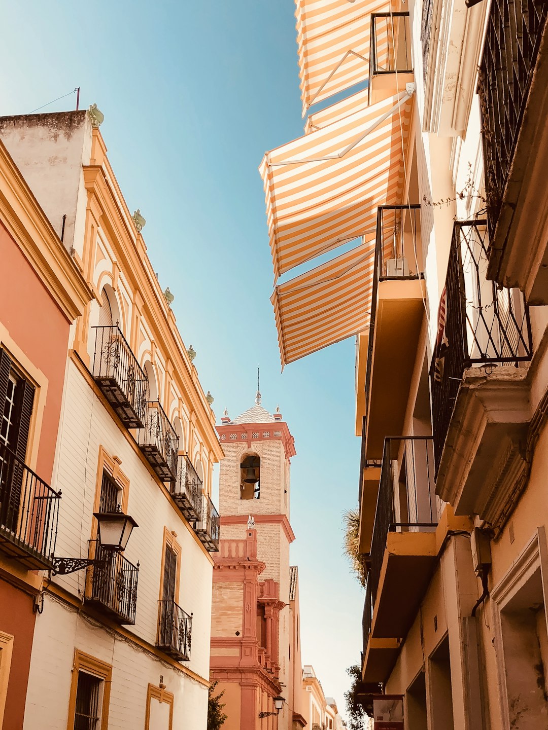 Día 1 — Sevilla — Check-in y cena bienvenida — Grant Ritchie (unsplash)