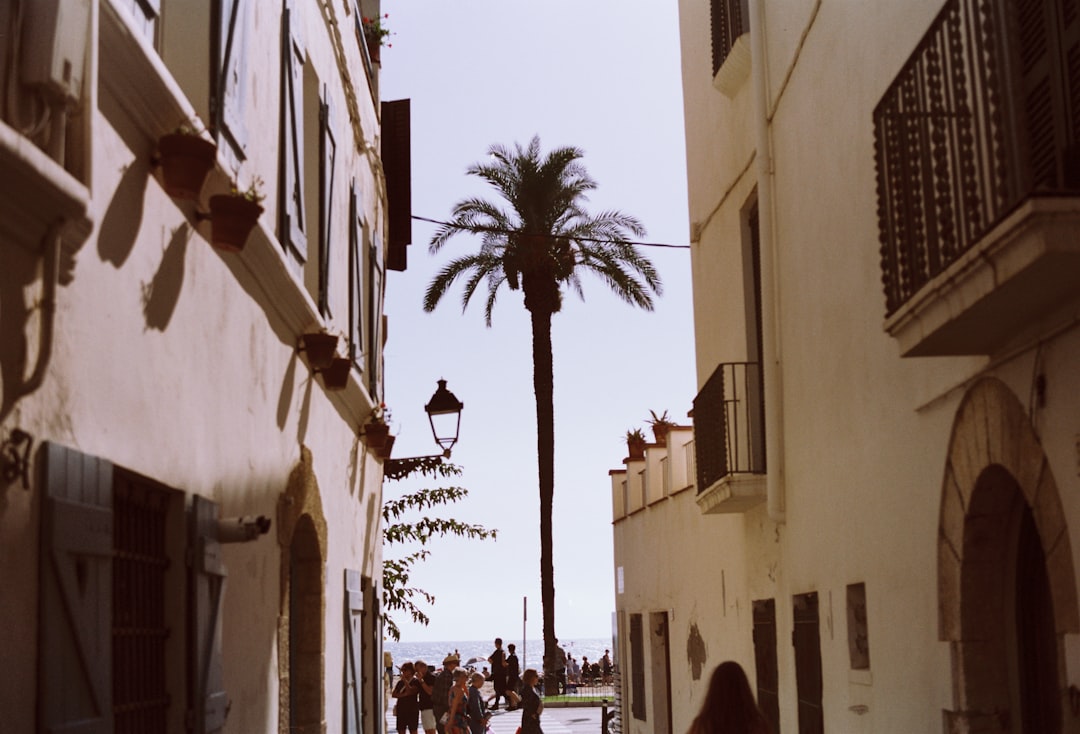 Día 11 — San Sebastián → Jaca — Lawrence Krowdeed (unsplash)